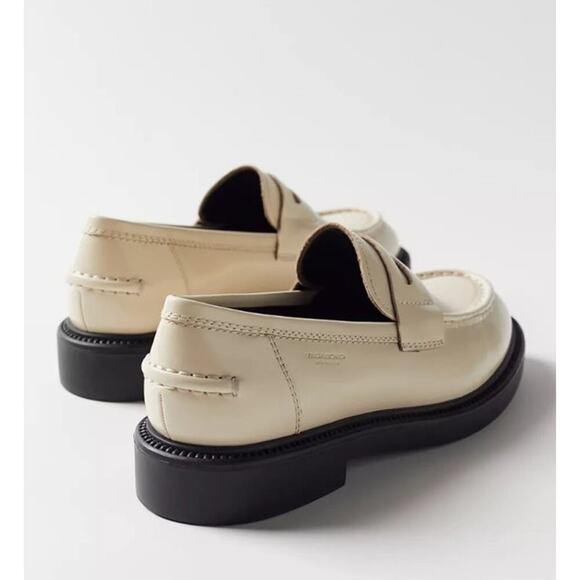 NWOT VAGABOND Shoemakers Alex Classic Loafer in White - Picture 4 of 12